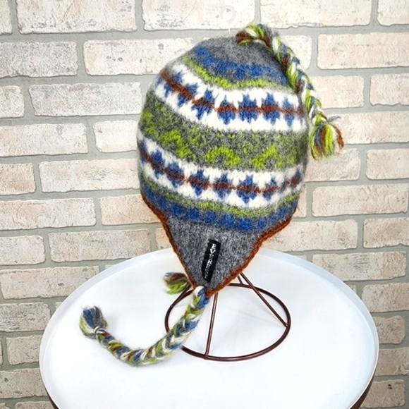 EVEREST Wool Winter Tassel Hat - Picture 3 of 7